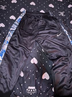 Nike Black Track Pants with Graphic Side Stripes – Men’s Athletic Pants