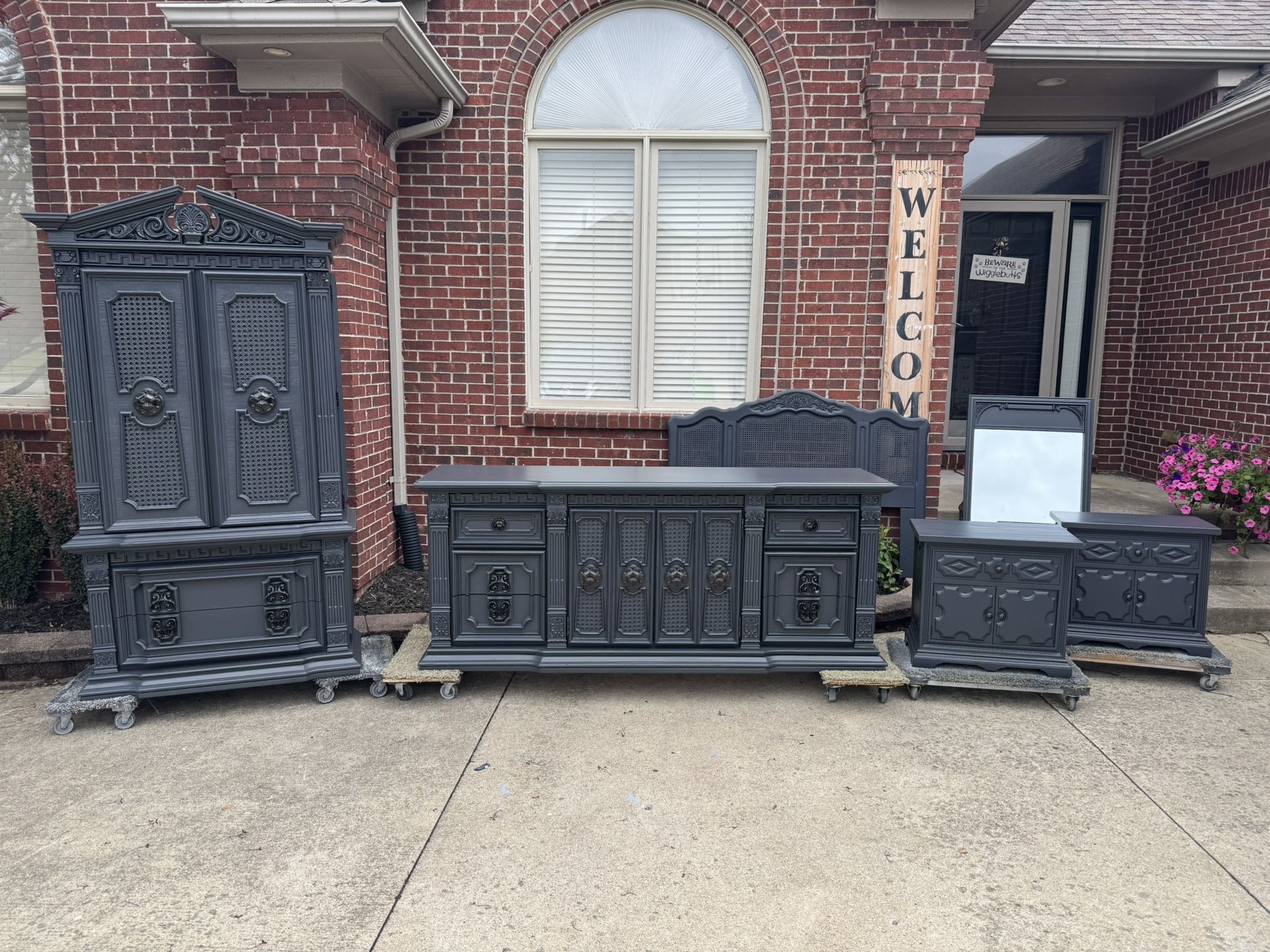 Gorgeous 6-Piece Vintage Bedroom Set
