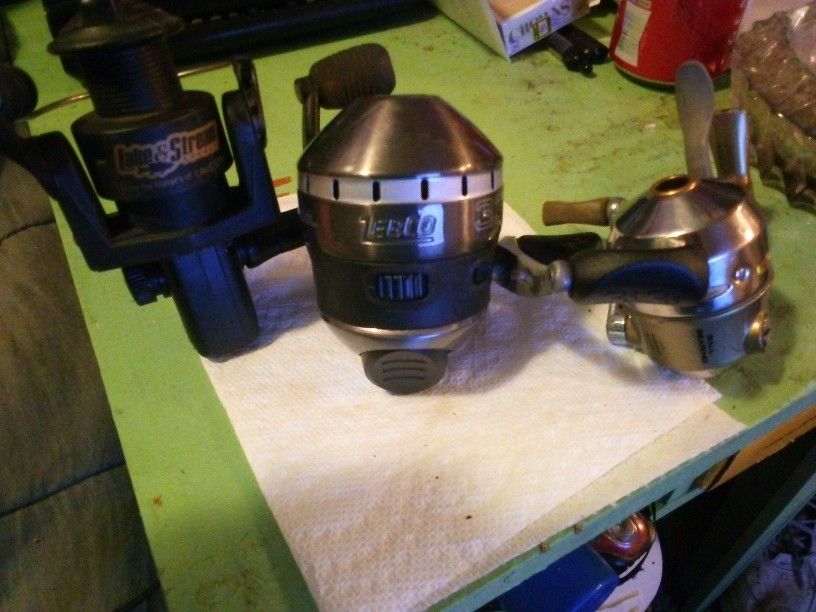 Fishing Reels 3 Of Them  2 Push Button 1 Regular Reel