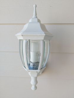 4 Porch lights