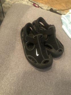 7c Nike sandal
