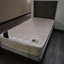 Beautiful Twin Size Bed With Mattress 