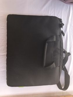 INCASE 14 x11x2.5 360 LAPTOP protection urban carrier.