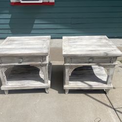 Set of 2 White End Tables