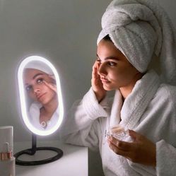 VERA Luxe Lighted Vanity Mirror

