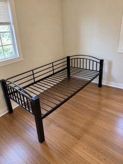 Black Metal Daybed Frame