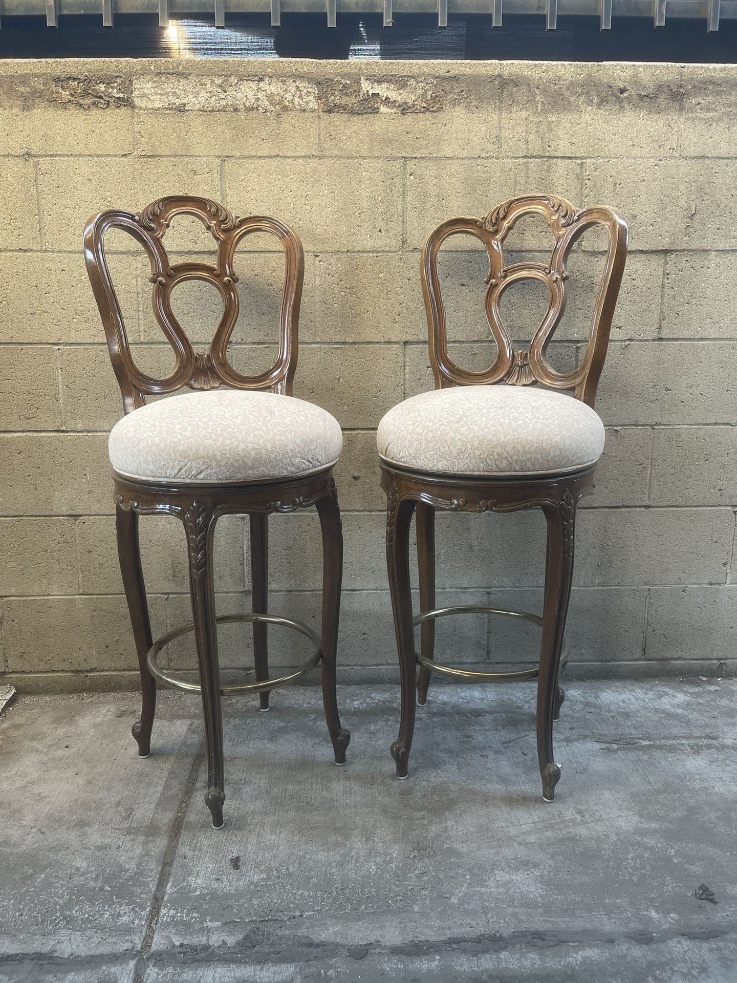Swivel Bar Stools
