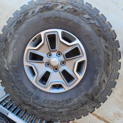 Jeep Oem Wheel With 37" Tire