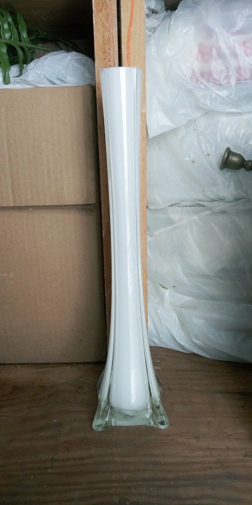 12" White Frosted Eiffel Tower Vases