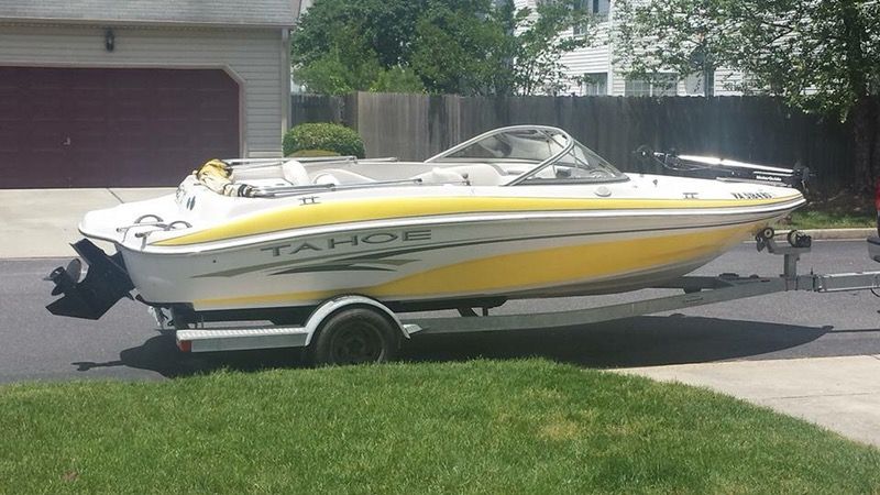 Tahoe Q4 Fish and Ski Boat 2004 with Trailer 2004