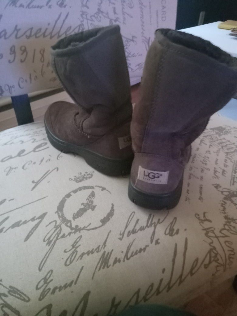 Ugg Boots Size 6w