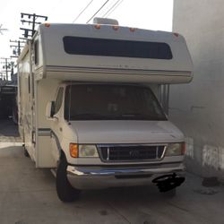 For Sale: 2003 Ford Winnebago Motorhome – Class C – 31 ft – $25,000 OBO