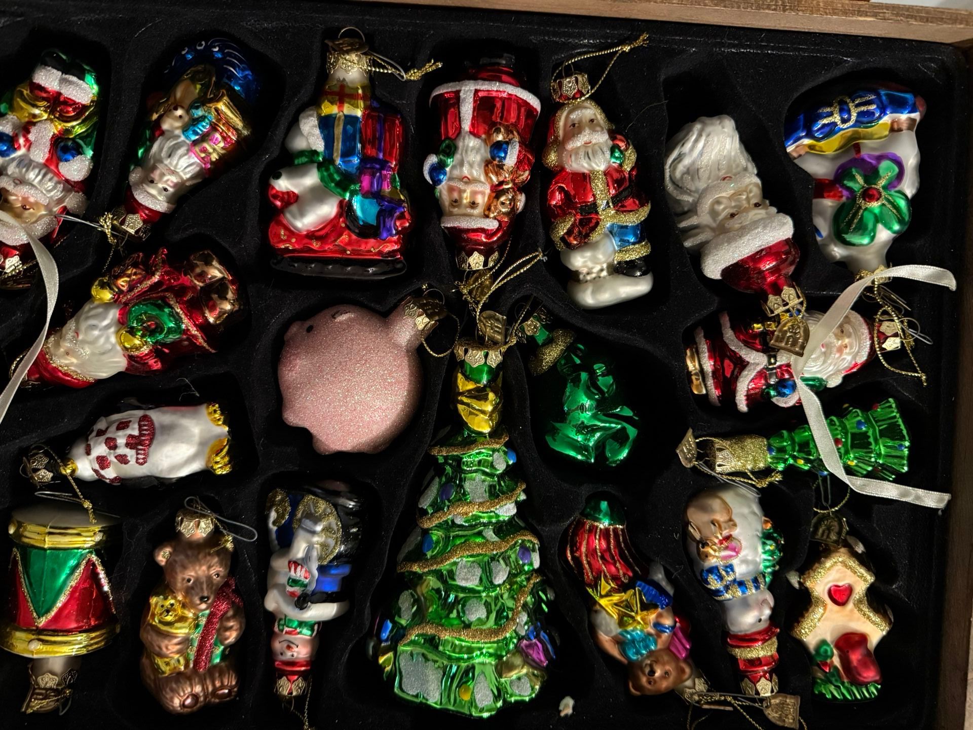 Thomas Paciconi 2004 27 Ornaments