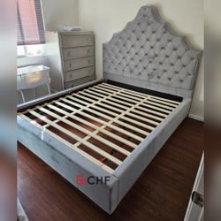 Queen Or California King Size Bed Frame  // Mattress Sold Separately 