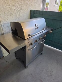 BBQ GIRL BY Charbroil, heavy-duty stanlles Steel Commercial type super clean ready to use