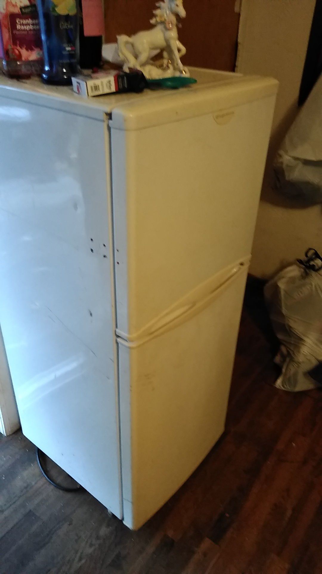 Fridgaire semi mini fridge