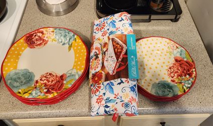 Pioneer Woman Plates And Tote