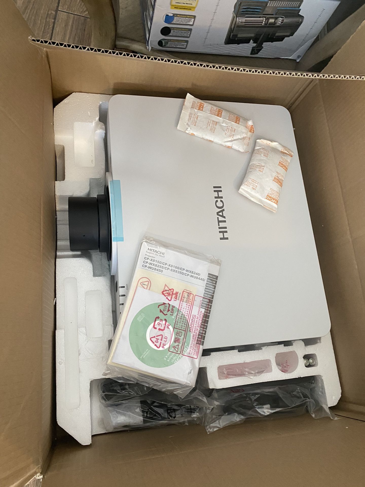 Hitachi CP X8150 Large venue Projector