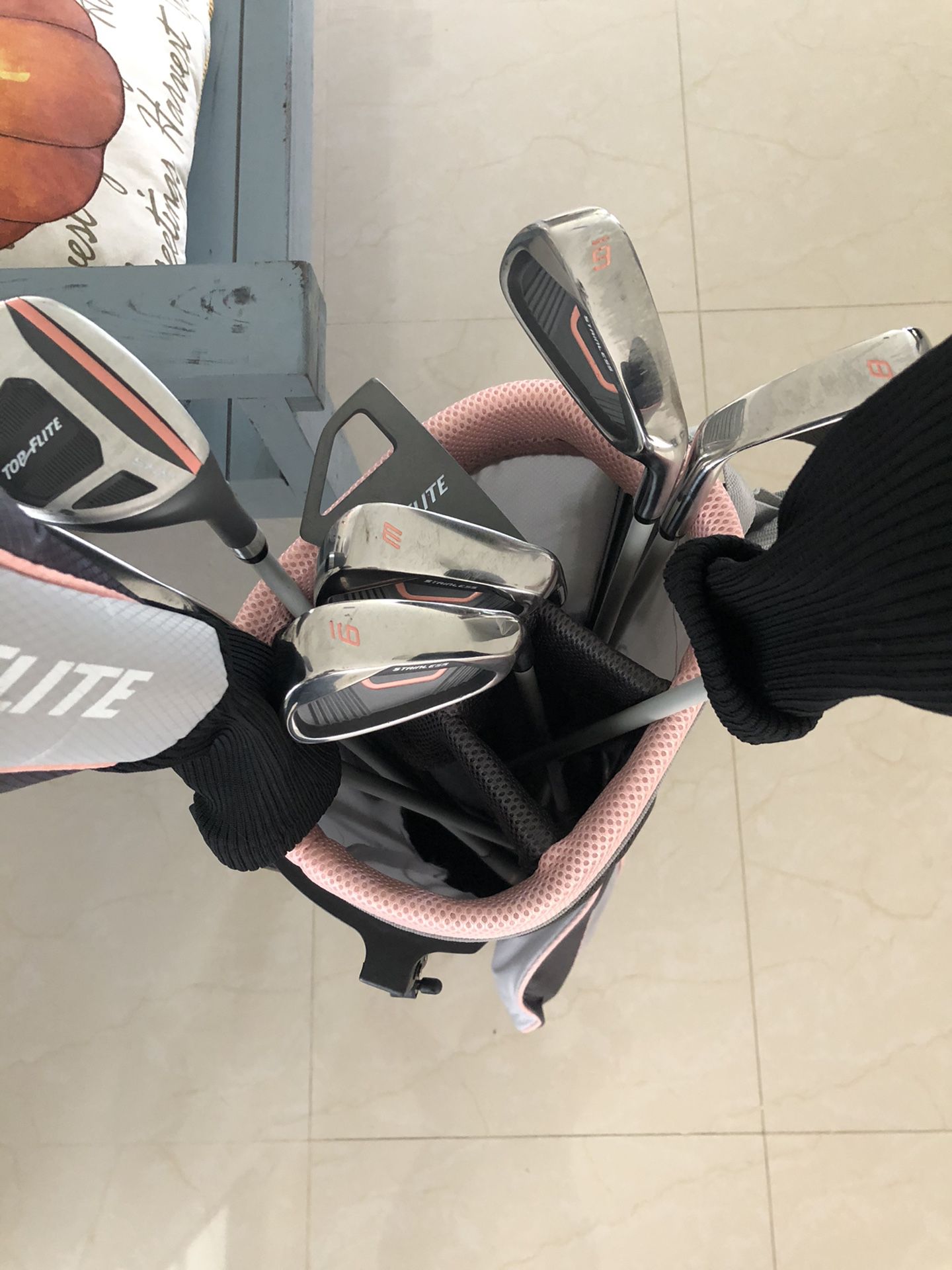Women’s right handed golf clubs and bag