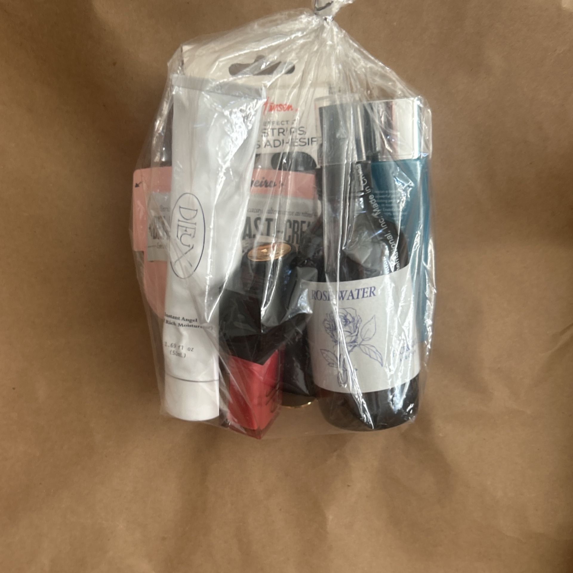 This Amazing Gift Bag 💼 Includes rose 🌹 Water , Moisturizer Lipstick Sunscreen , Blush And Adhesive Nail Strips