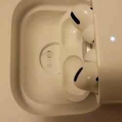 AirPod Pros Barley Used With Wireless Charging Case And Box