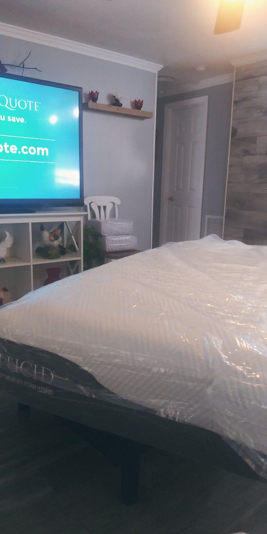 Twin X-long Mattress, LUCID Memory Foam Hybrid, New Condition! Only $95.