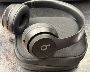 Beats Solo 4 Wireless Bluetooth On-Ear Headphones Black w/ Case & Cables