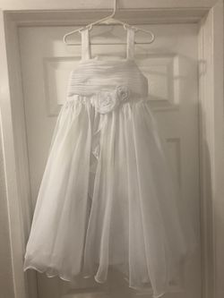 David’s bridal flower girl dress size 6.