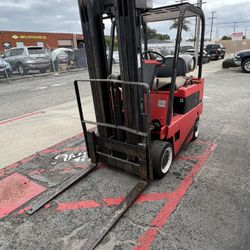 Caterpillar Forklift