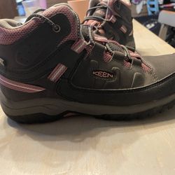 Girls keens Size 3