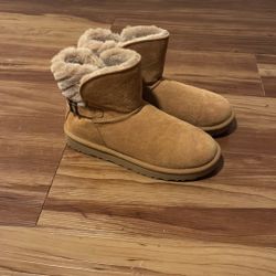 Ugg,size 7
