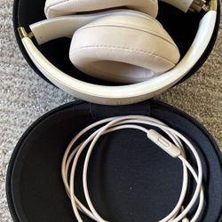 Beats By Dre Bluetooth Wireless Pro W/ Case