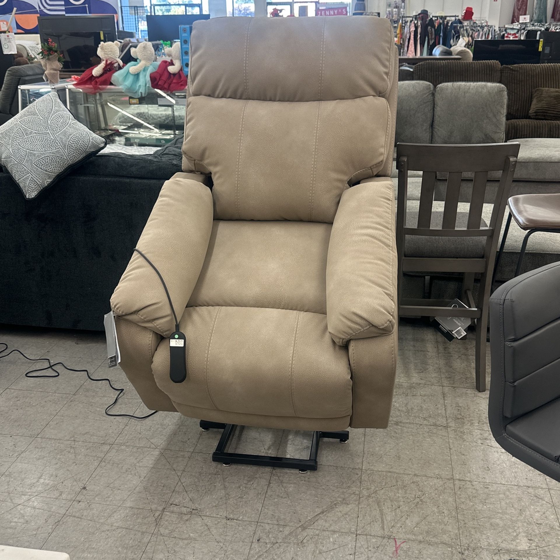 Lift up chair from ashley