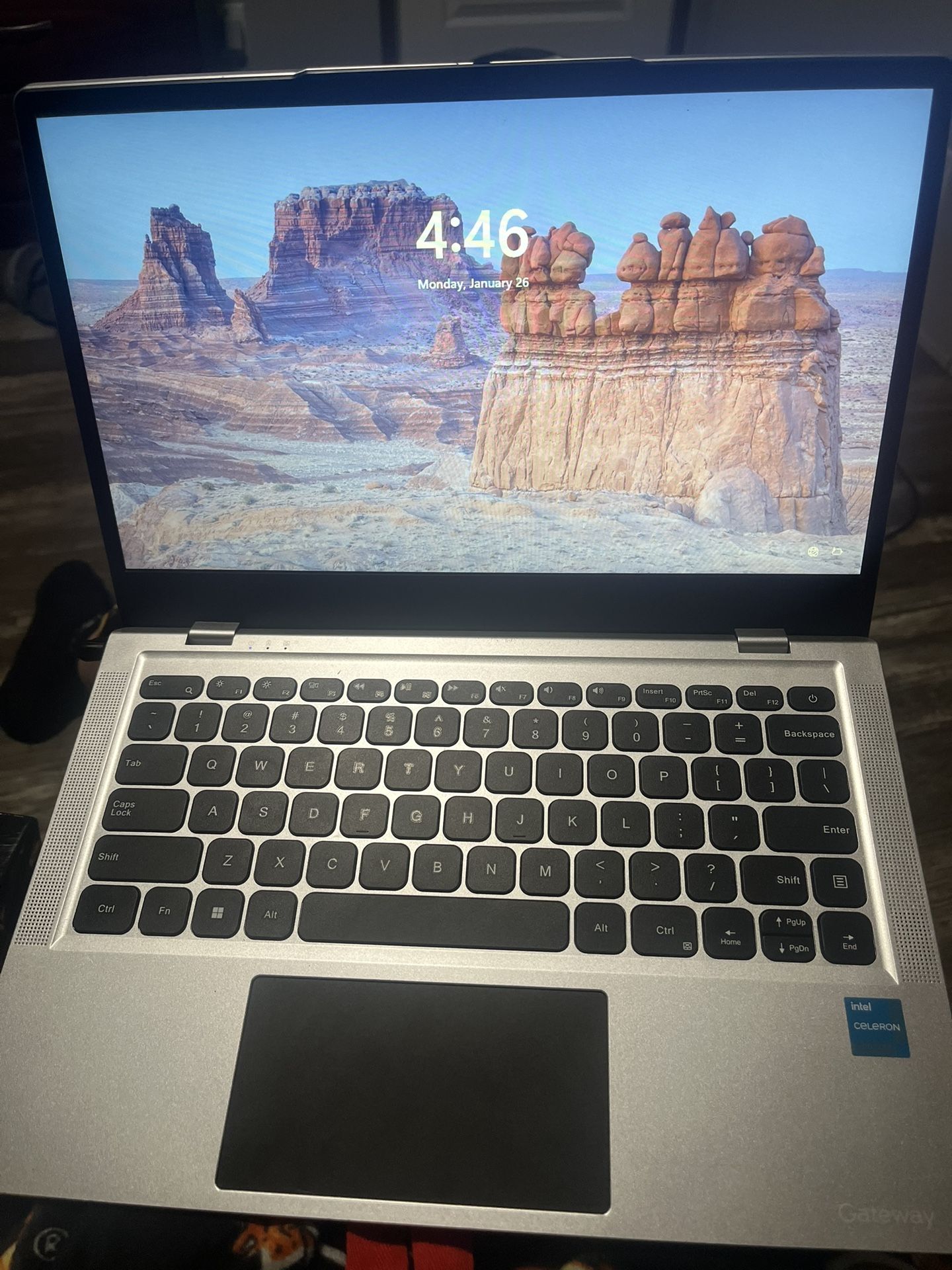 14.1 Ultra Slim Notebook Windows 11 (Locked)