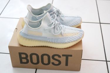 Yeezy Cloud Whites V2 size 8.5M