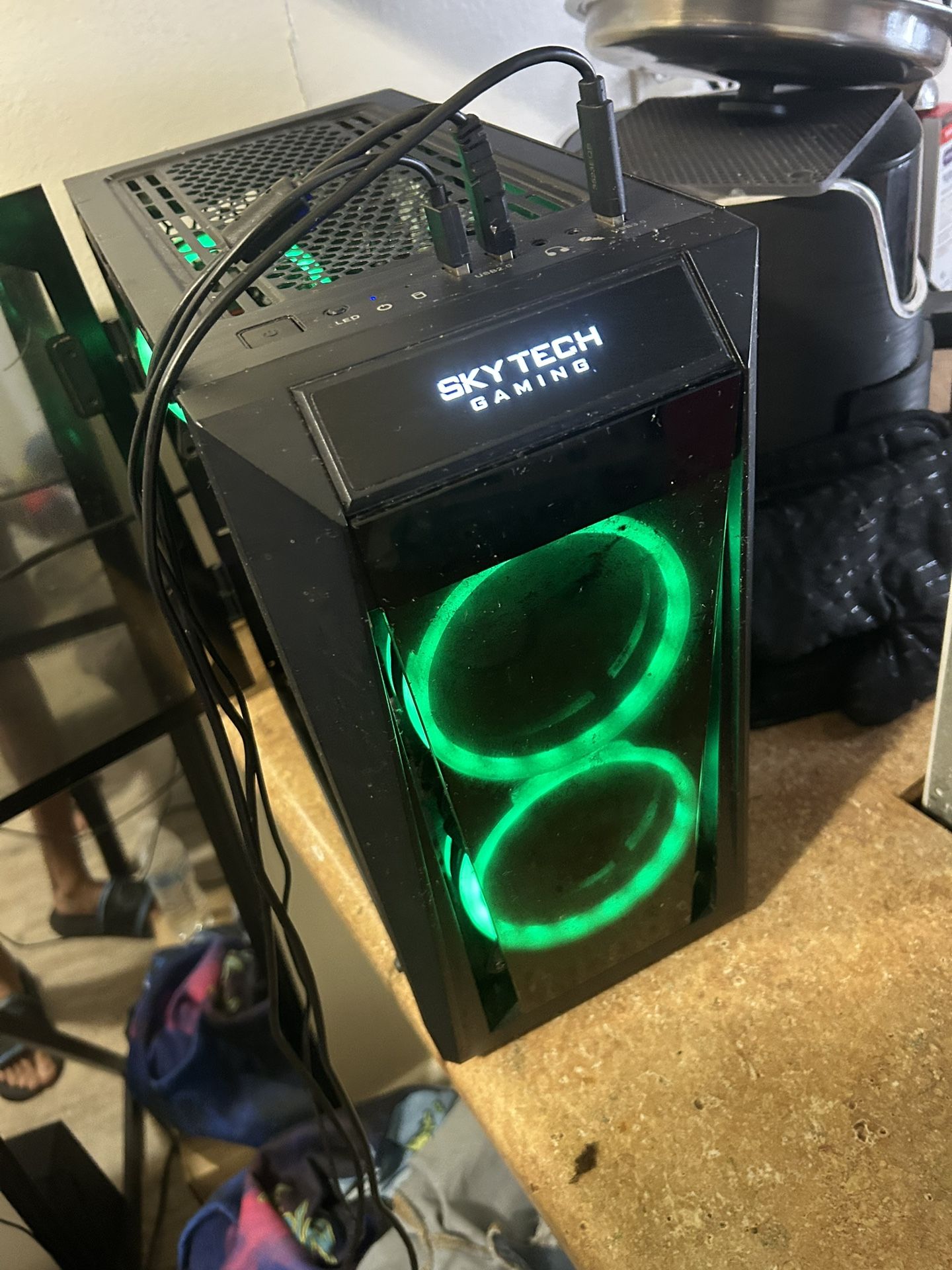 Nebula SkyTech Gaming Computer Runs Great