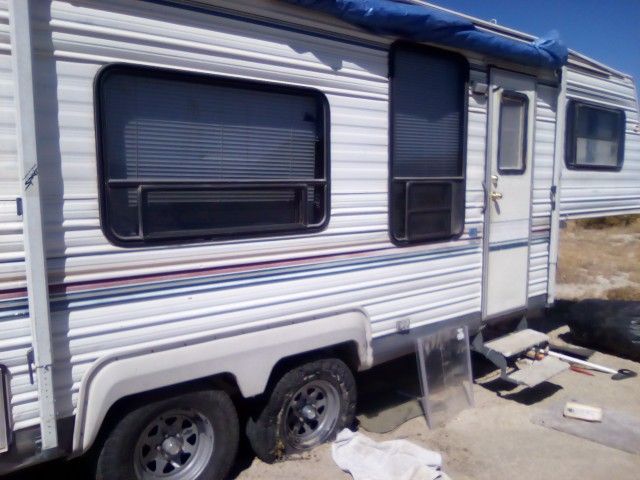 5th Wheel Camper ATTENTION NEW INFO ON DESCRIPTION ABOUT FIFTH WHEEL SERIOUS BUYERS ALERT CHECK OUT DESCRIPTION ON BOTTOM FOR DETAILS ON FIFTH WHEEL