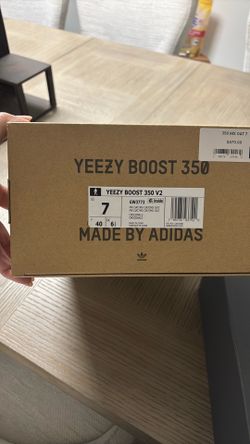 Yeezy Boost 350 V2
