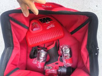 Milwaukee M12 FUEL Hammer Drill Kit – 2 Batteries + Charger