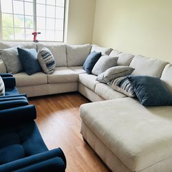 SECTIONALS/ ACCENT CHAIRS