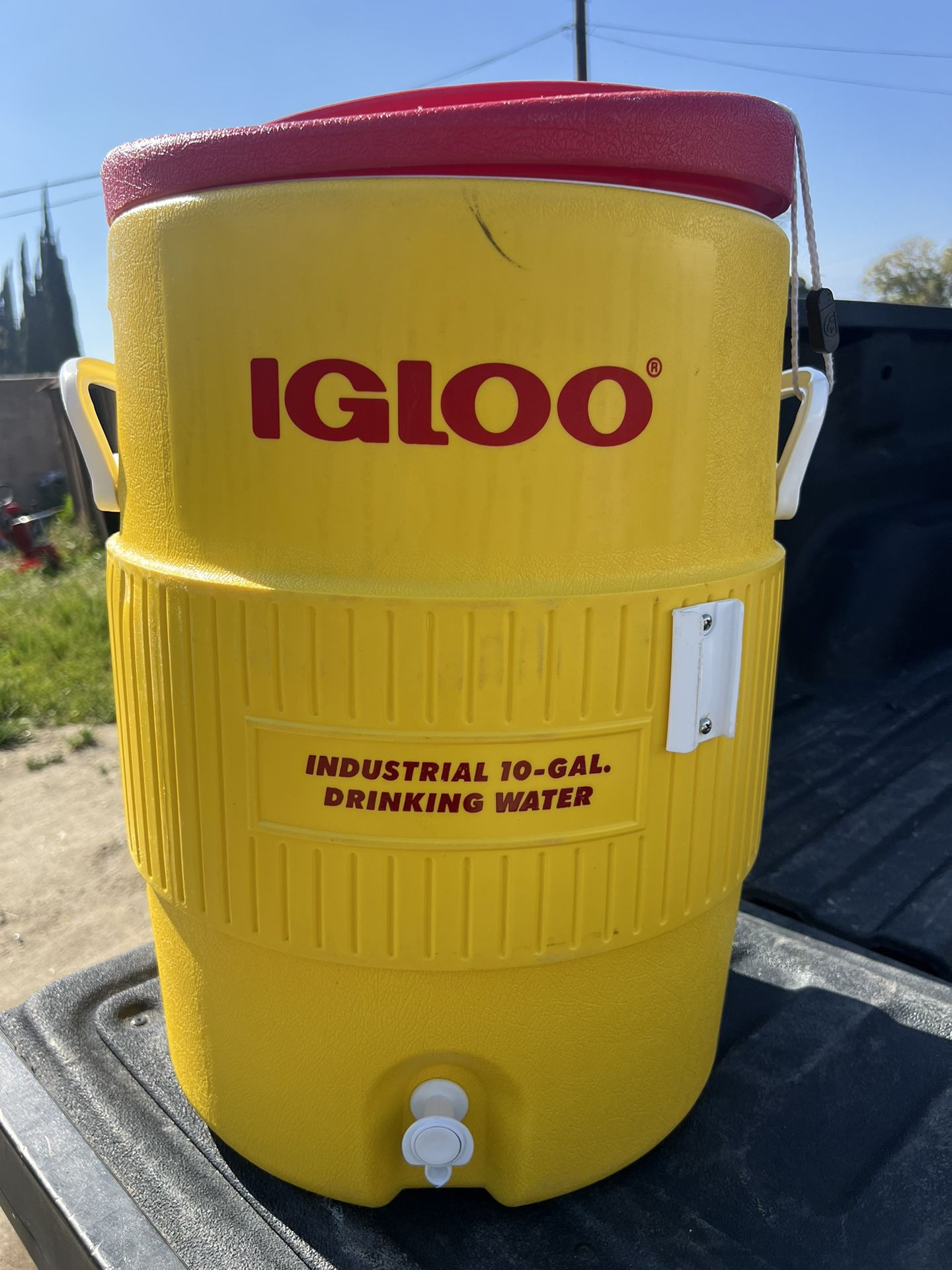10 GL IGLOO COOLER NEW CONDITIONS 