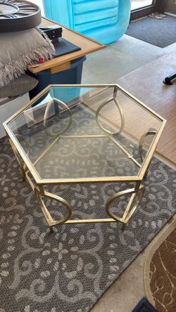 Glass coffee/accent table