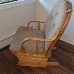 🌿 Vintage BEST Glider Rocking Chair – Solid Oak Frame, Plush Comfort – Timeless Cozy Retreat
