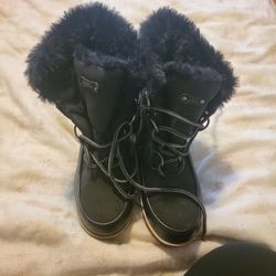 Snow Boots Black Size 6