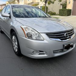 2011 Nissan Altima- *61k Miles!*