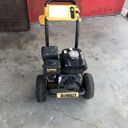 De—WALT Pressure Washer 