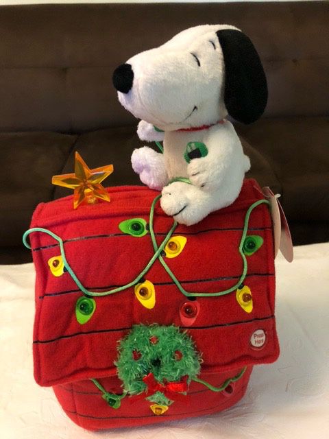 Hallmark Peanuts Snoopy Christmas Lights Up Musical Doghouse Plush  