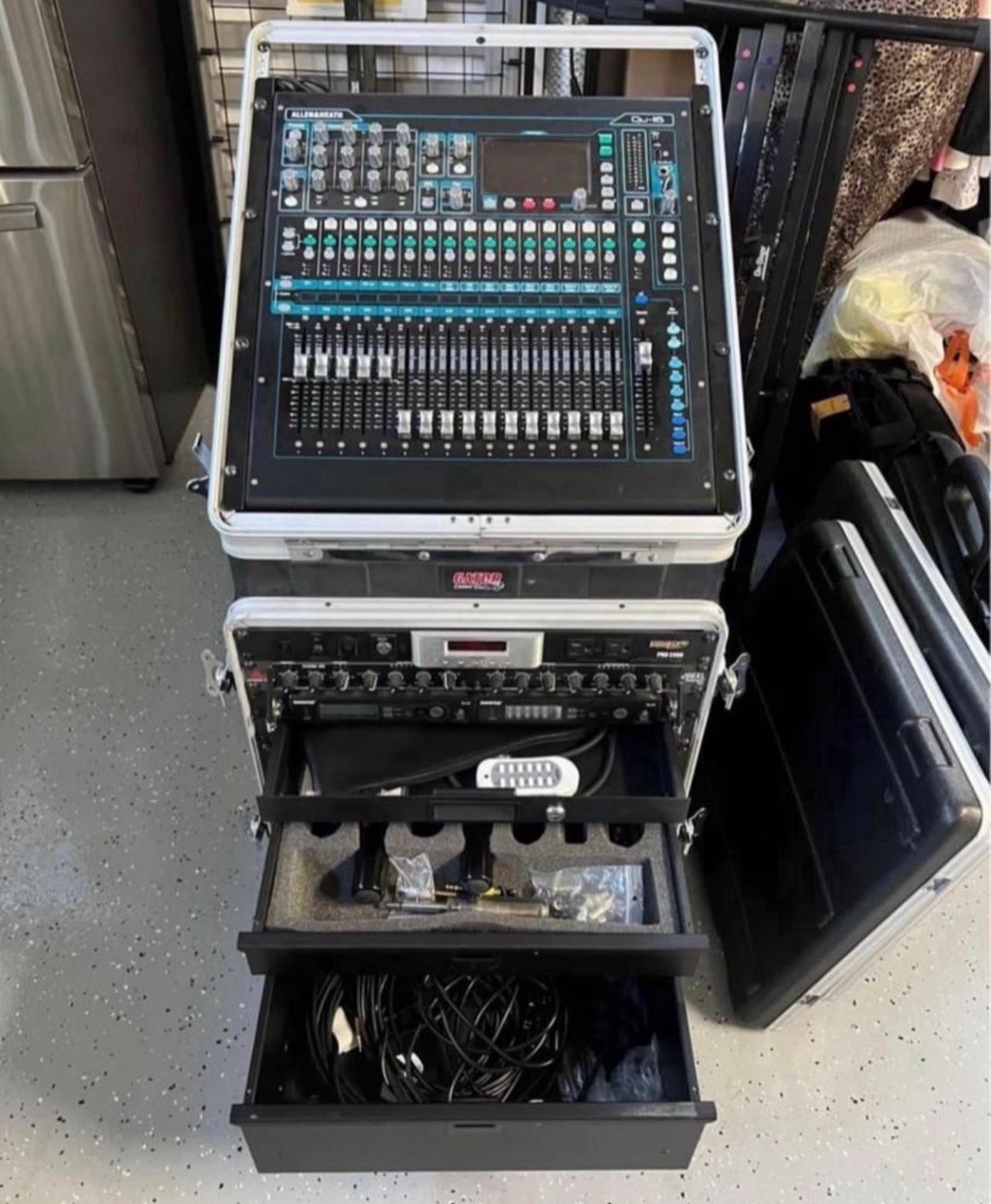 Mixer-Allen&Heath QU-16 Digital Audio Mixer System With Rolling Case