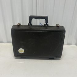 Bundy Resonite Clarinet by The Selmer Company With Case For Parts Or Repair Only. Sold for parts or repairs only! Simply it’s missing the mouth piece 
