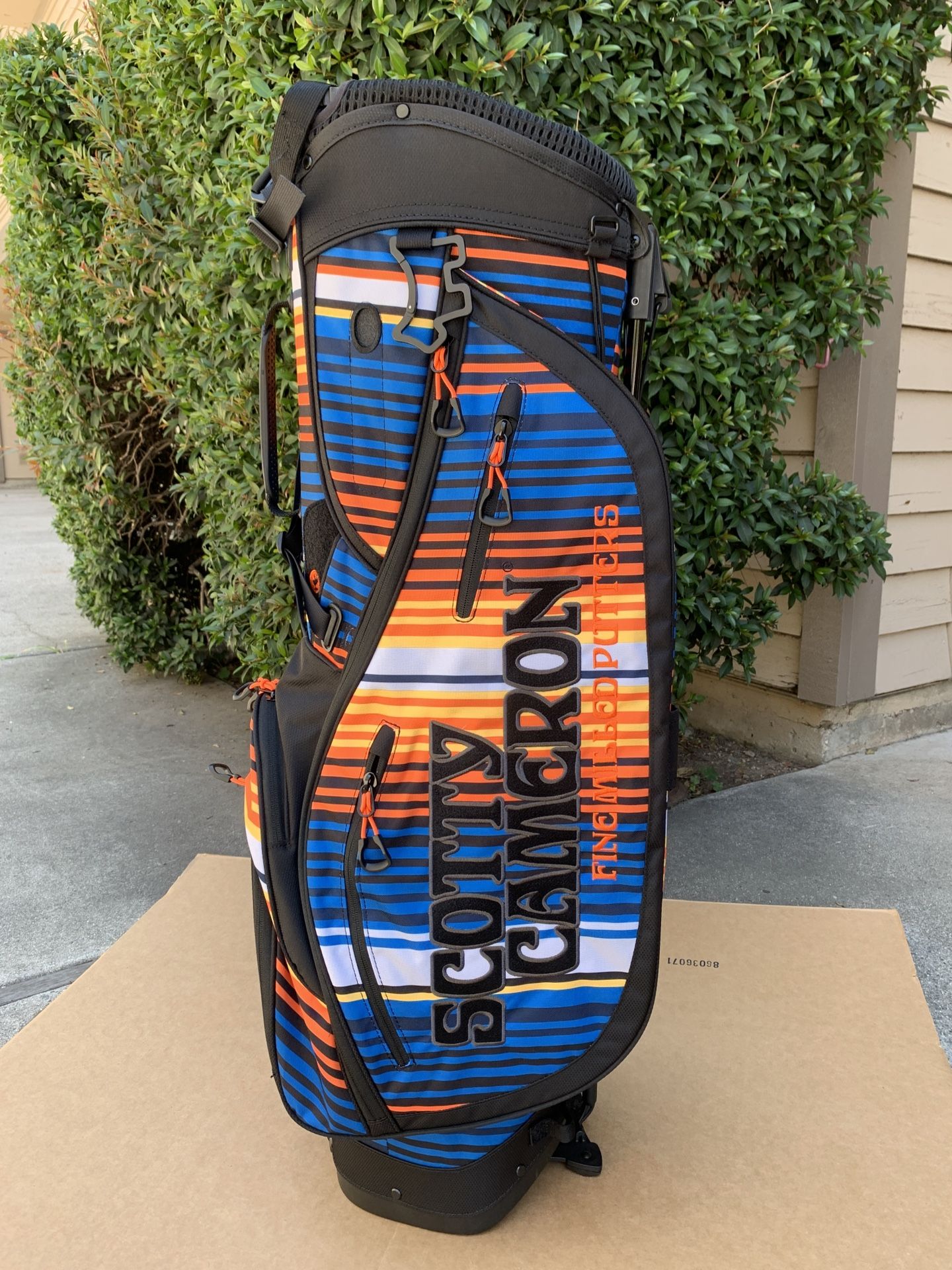 Brand new Scotty Cameron Sunset Serape Pathfinder Stand Bag